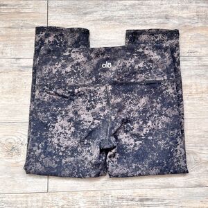 ALO Yoga Cropped Leggings Acid Wash XS Mid Rise Gray Black Activewear Black